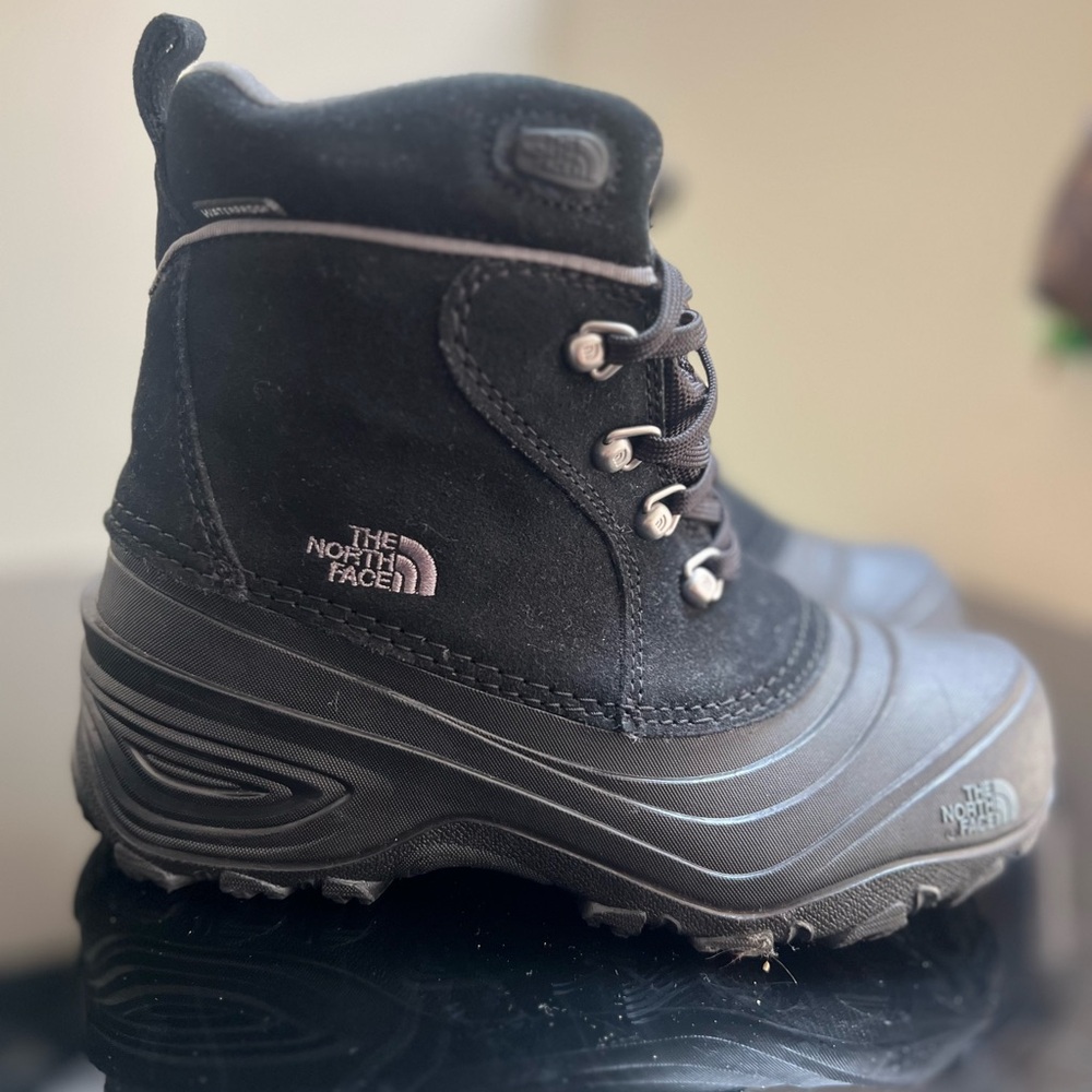 North Face big boy boots. Size US5, EU37. Black.
